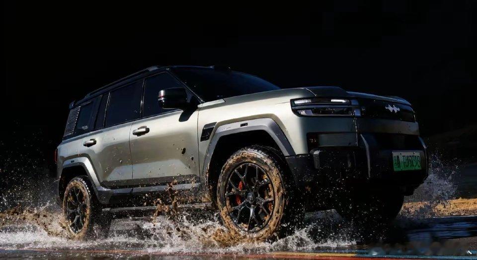 比亚迪只需一步便可称王。只要比亚迪承诺从2025年往后6年内的车，若因电池衰减需