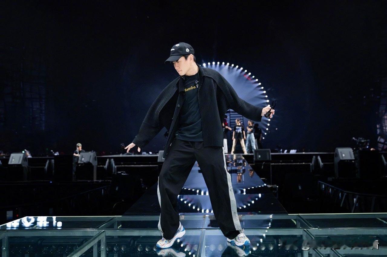 把跨年晚会开成个人演唱会也就只有林俊杰了吧？

点开林俊杰广场收获全网夸，观众都