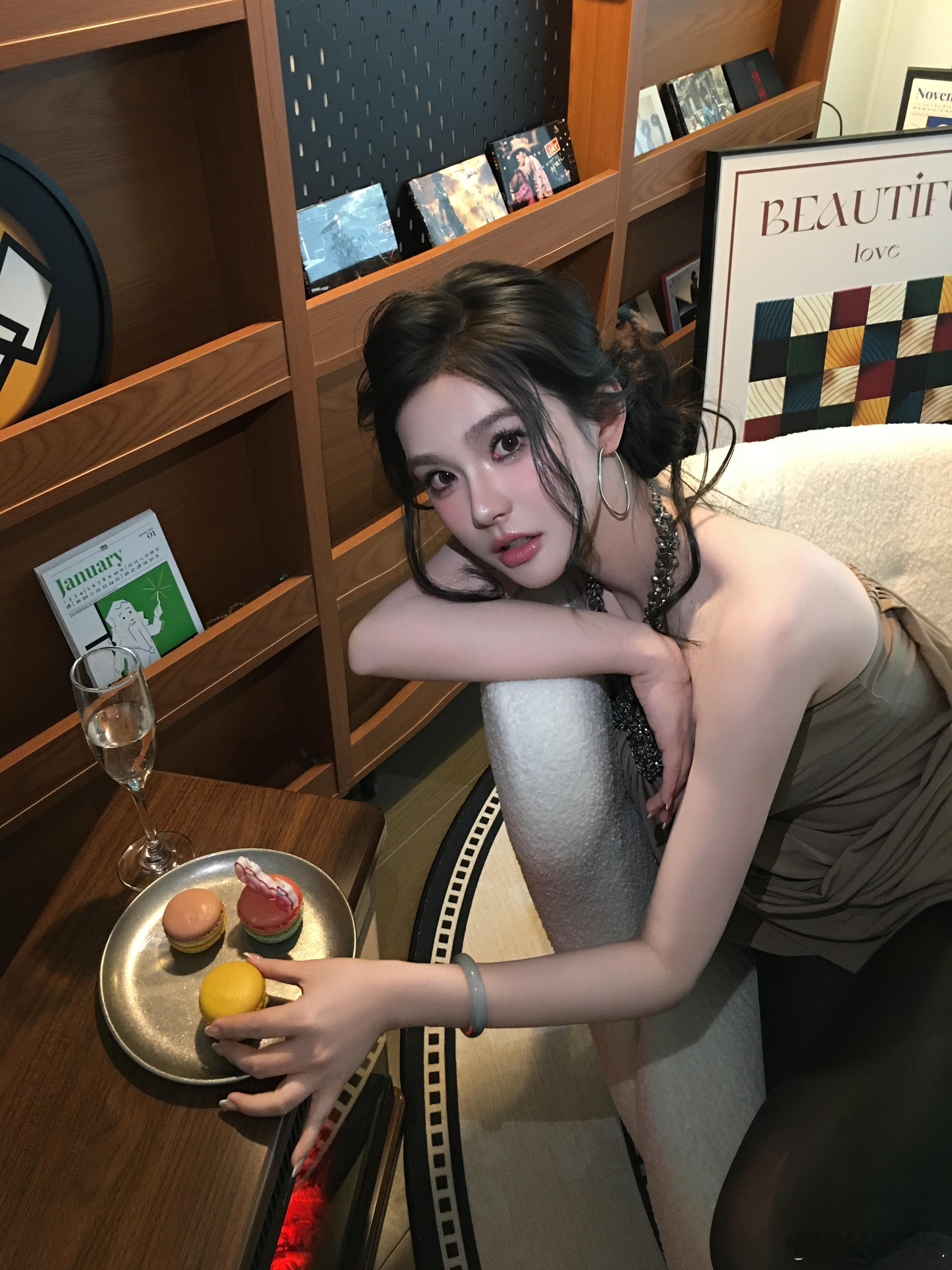 今天吃完三亚的海鲜和清补凉，已经撑的嫑嫑的了！胖豆要说晚安啦💤💤💤 三亚