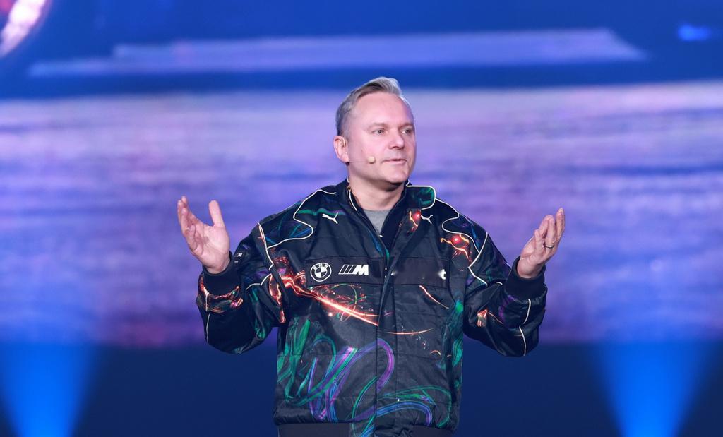 今天在成都参加 BMW 2025 M 热血嘉年华，最让我感动的，就是背景墙上依次