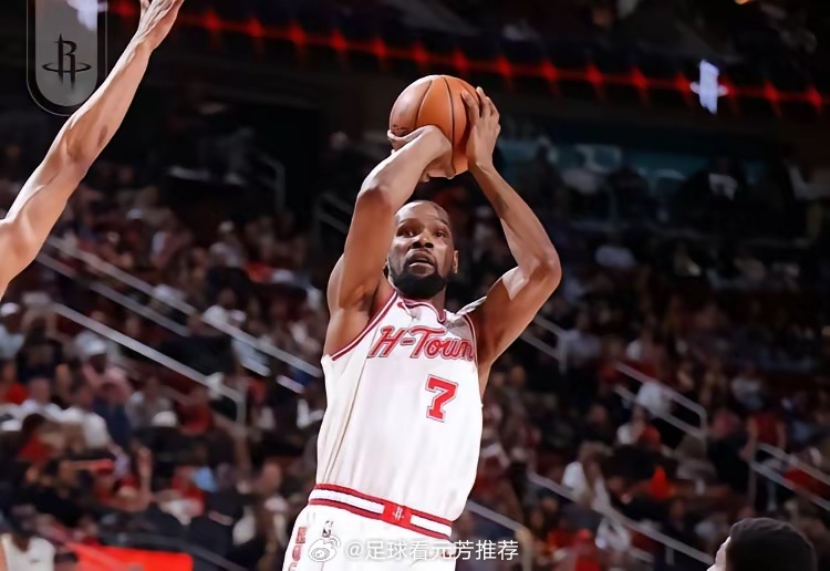 今儿火箭与马刺一战，火箭的短板全暴露了。马刺是火箭进西决必遇的对手。打马刺，被文