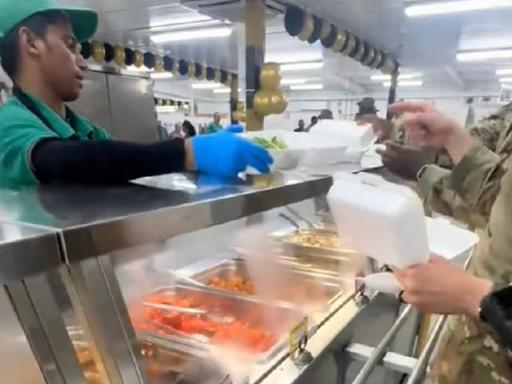 超四分之一美军吃不饱，高年资老兵反而更容易饿肚子。
很多人觉得，新兵薪资低熬过去