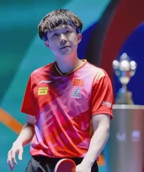 王曼昱和王楚钦，这两位国乒的轻才俊，最近引发了不少讨论。
大家都知道，混团世界杯