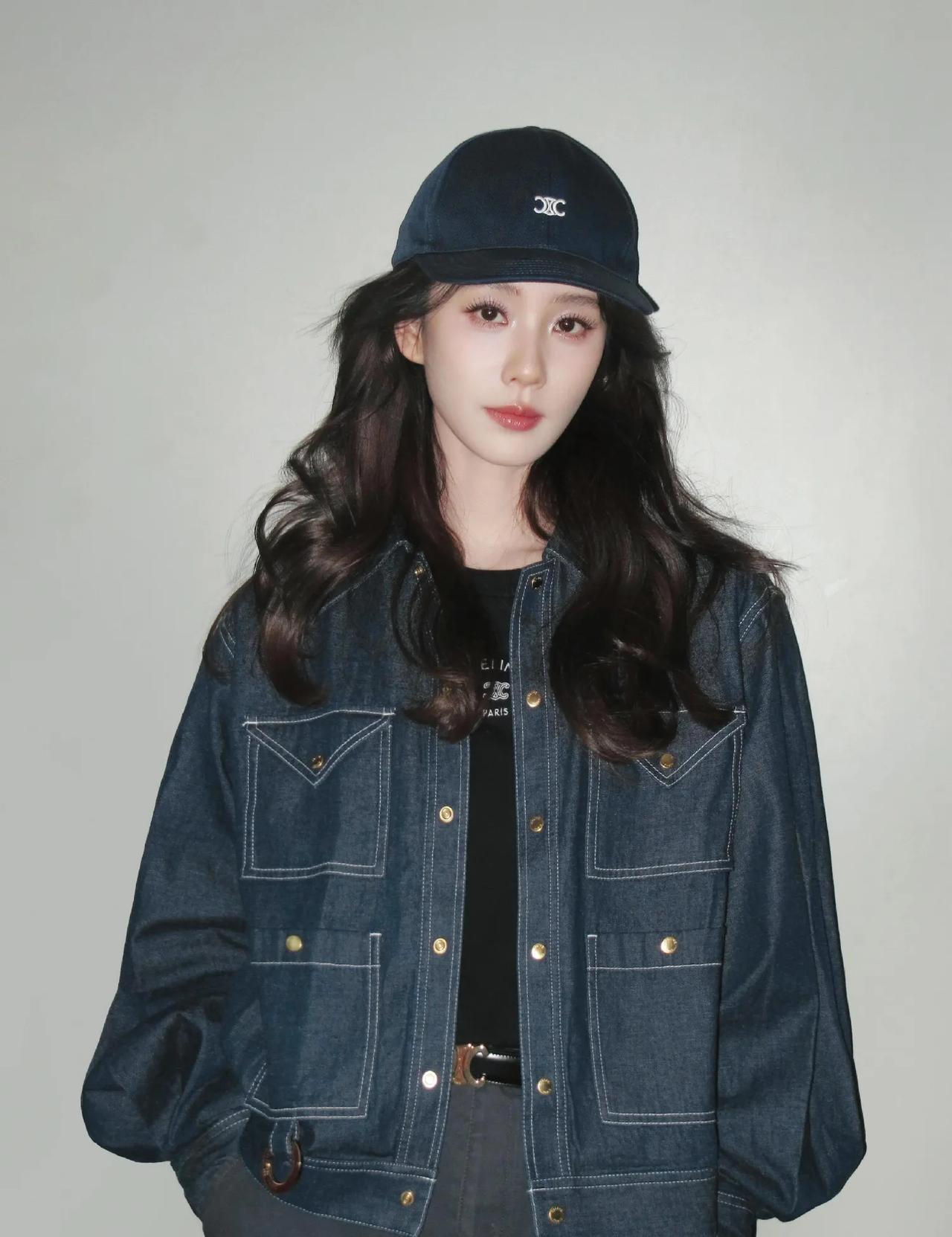 刘诗诗：把休闲穿搭穿出高级感，清冷感天花板✨
 
谁懂啊！刘诗诗这身私服直接美到