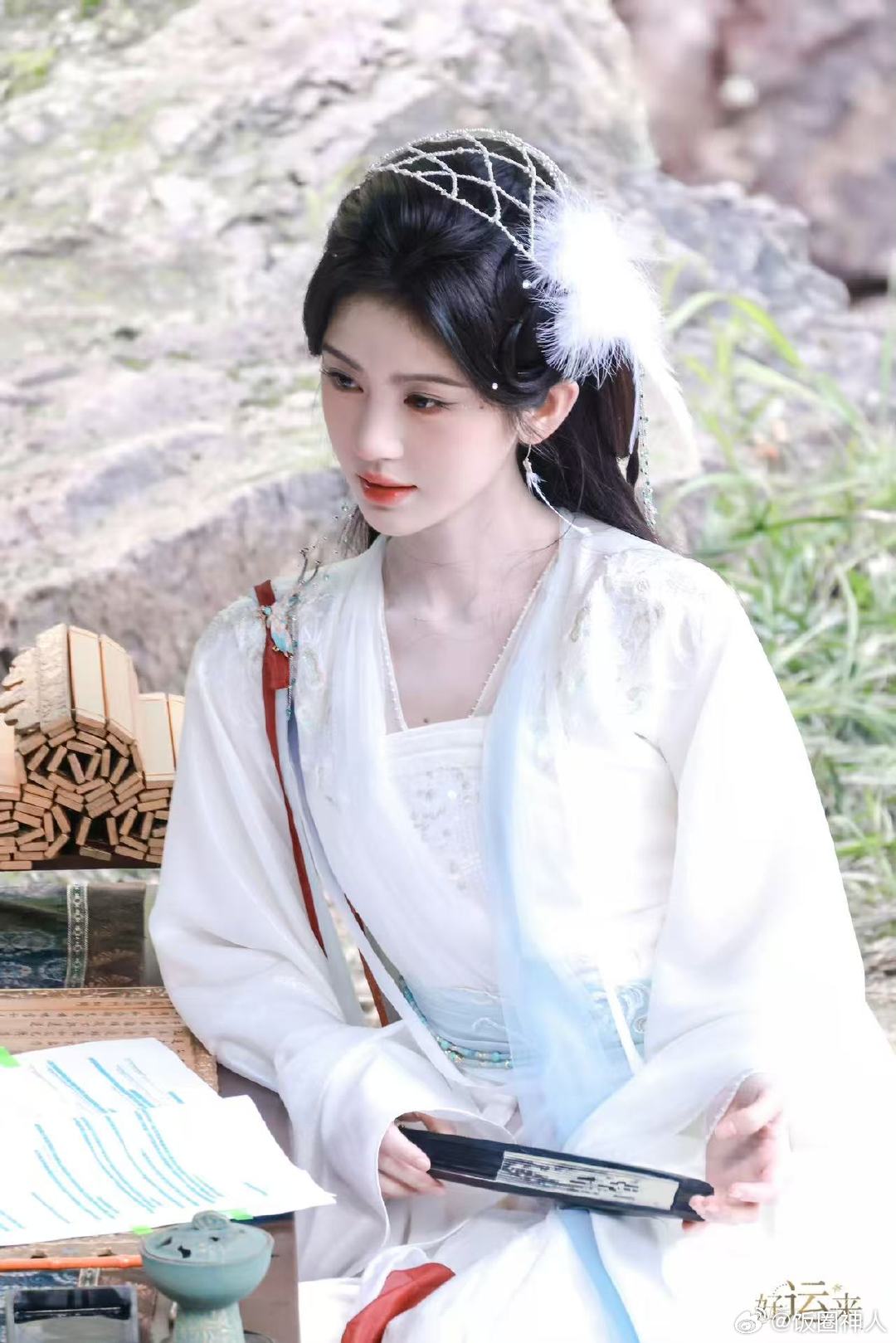 鞠婧祎喊粉丝合照俺真的会无限爱上鞠婧祎！专门招手喊粉丝过来合照！鞠婧祎招手喊粉丝