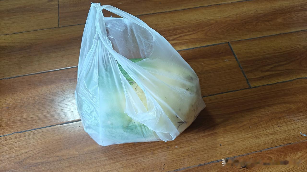 心眼太小，总共情别人的难处，这辈子注定短命，也注定成不了大事。
中午下班，天气巨