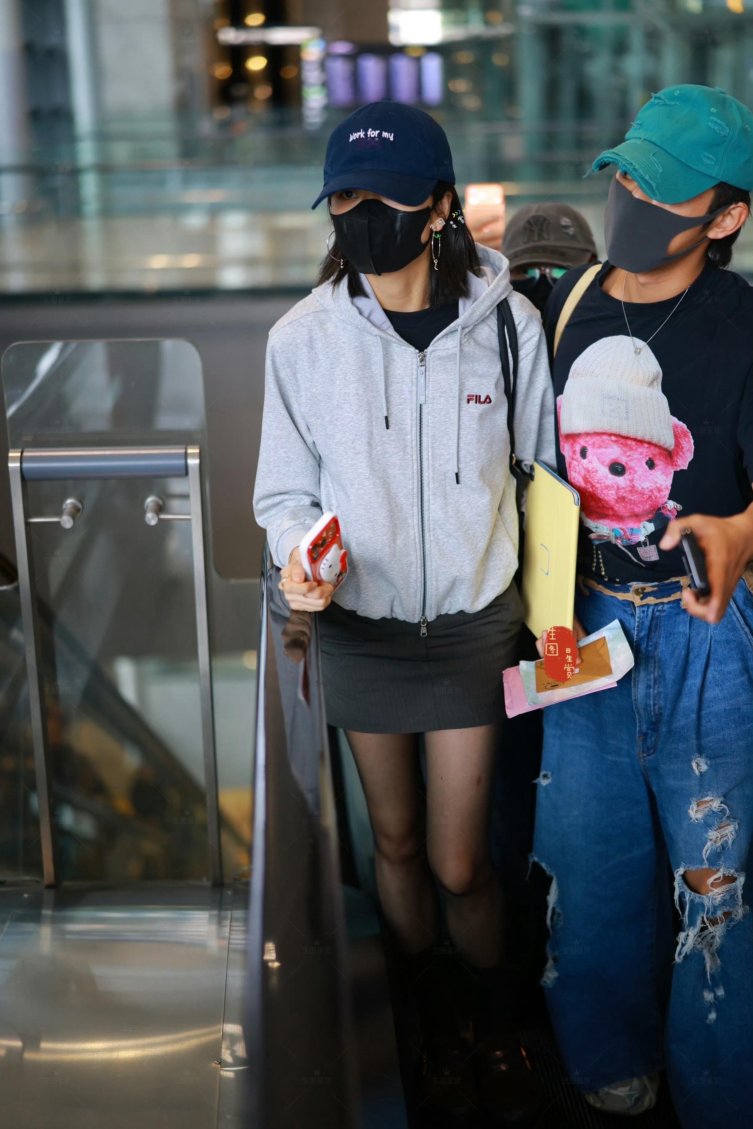 孙千 🖤 今日上海到达生图，黑丝大长腿 