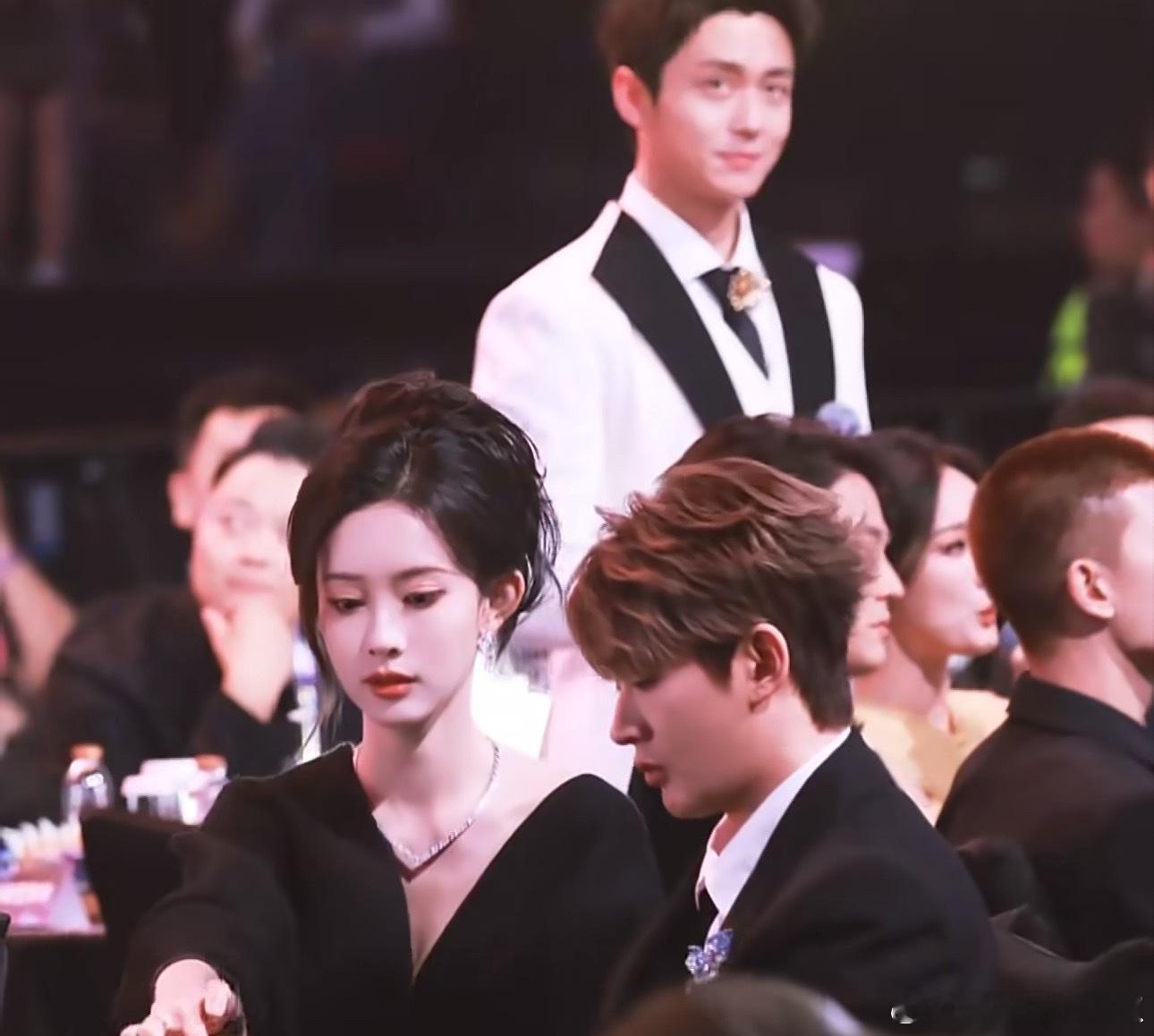 🍉🐧《等风热吻你》男女主暂定孟子义、邓为，要真这选角也没啥意见，看着还蛮搭滴