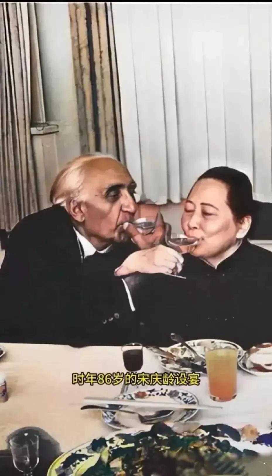 #喝酒最大的好处是什么#能增进友谊，能忘掉忧愁。