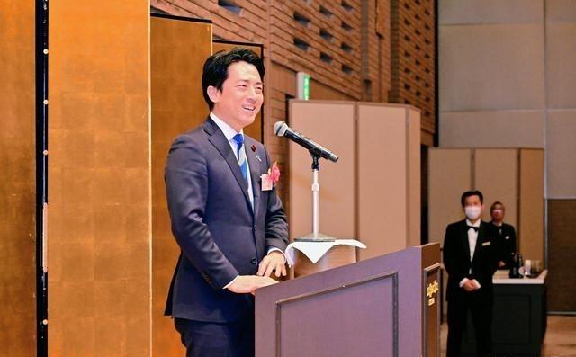 日本不说话，在香格里拉对话会开幕式暨晚宴结束之后，日本防卫大臣小泉进次郎受到媒体