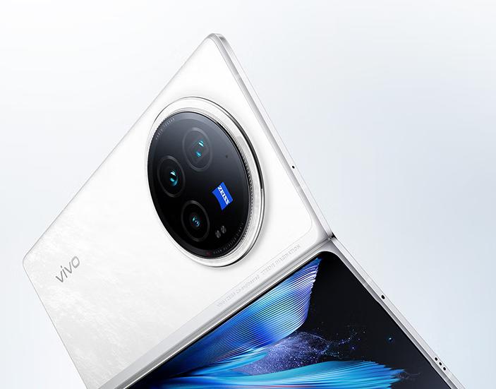 探索折叠屏的奥秘：vivo X Fold3 Pro的配置博弈，颠覆你的手机观吗？