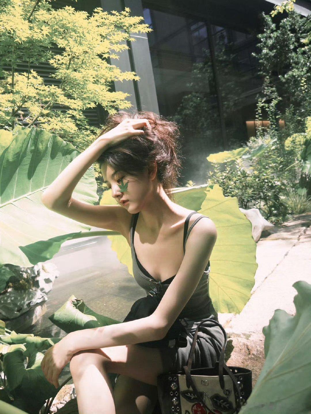 宋祖儿穿的好辣宋祖儿辣妹风宋祖儿穿的好辣，身材好绝 ​​​