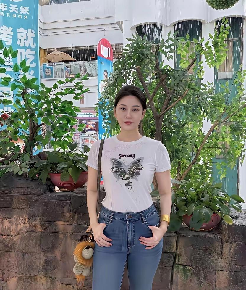 我发现一个现象，你们发现了吗
那些捞偏门、甚至坐过牢的人，妻子往往都非常漂亮，剖