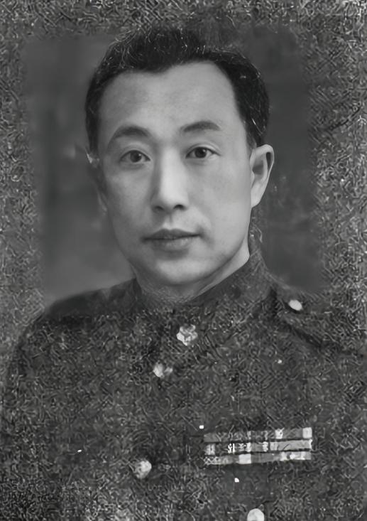 1950年国民党中将李弥逃台被弃用，蒋介石一句话点醒：你把能打的部队扔金三角了？