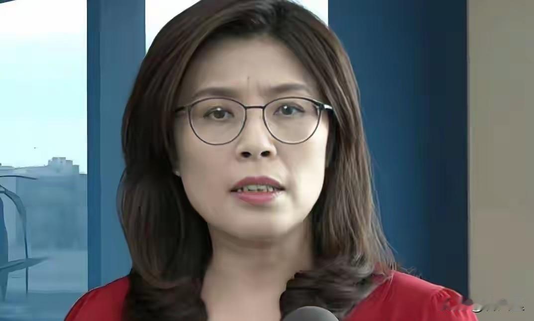 郑丽文那套“变脸术”真是让人开了眼。

见美国人，姿态放得比谁都低；

对日本人