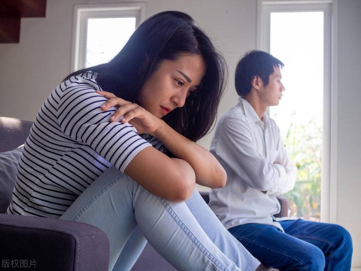 爸爸在我8岁的时候就去世了，妈妈一边要照顾我，一边还要在田里劳作，比提的生活要多