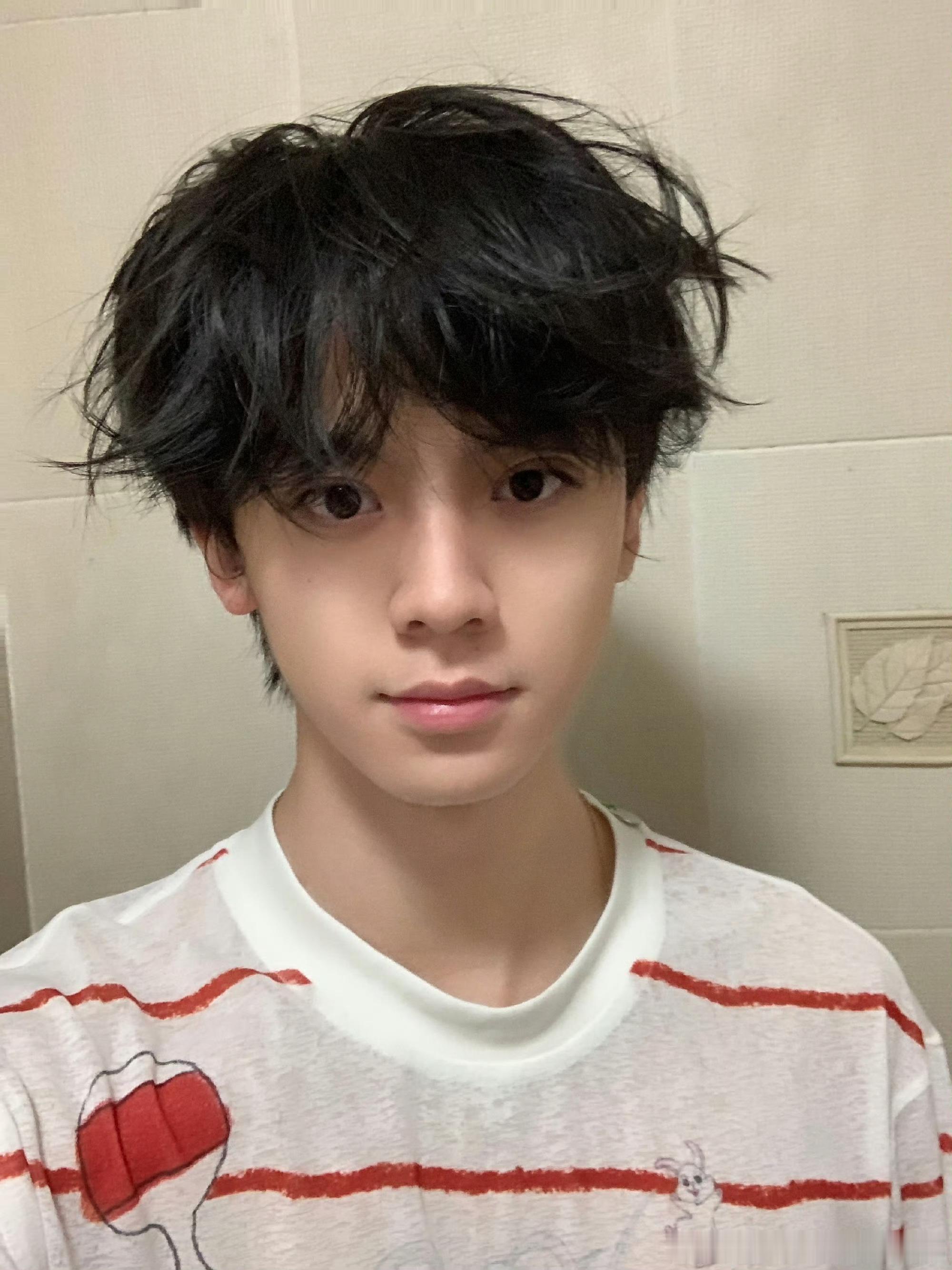 左航ZH prada品牌大使左航 左航一路向海的少年 你说着我教会了你那么多，但