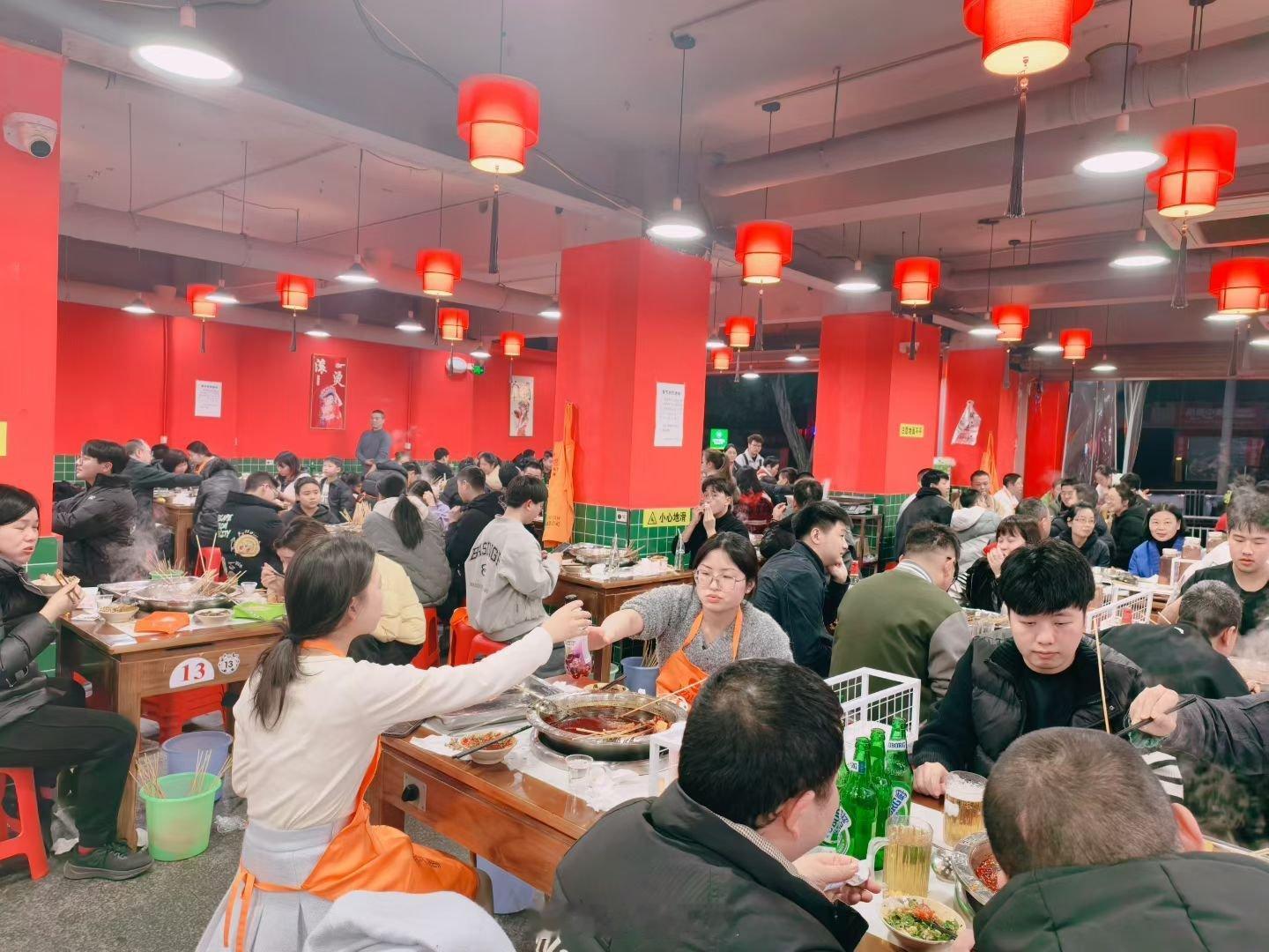 后天就除夕了“有钱没钱，回家过年”，这句话以前很火，很有感召力，有钱没钱，回家过