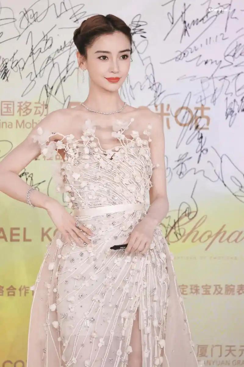 你以为Angelababy是靠一场世纪婚礼才跻身顶流？
 
可梳理时间线后才发现