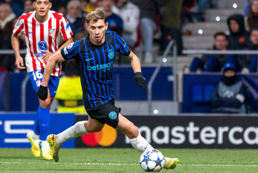 意大利记者斯基拉消息，巴雷拉仍是国米的非卖品，球员也希望继续留在蓝黑军团。尽管最