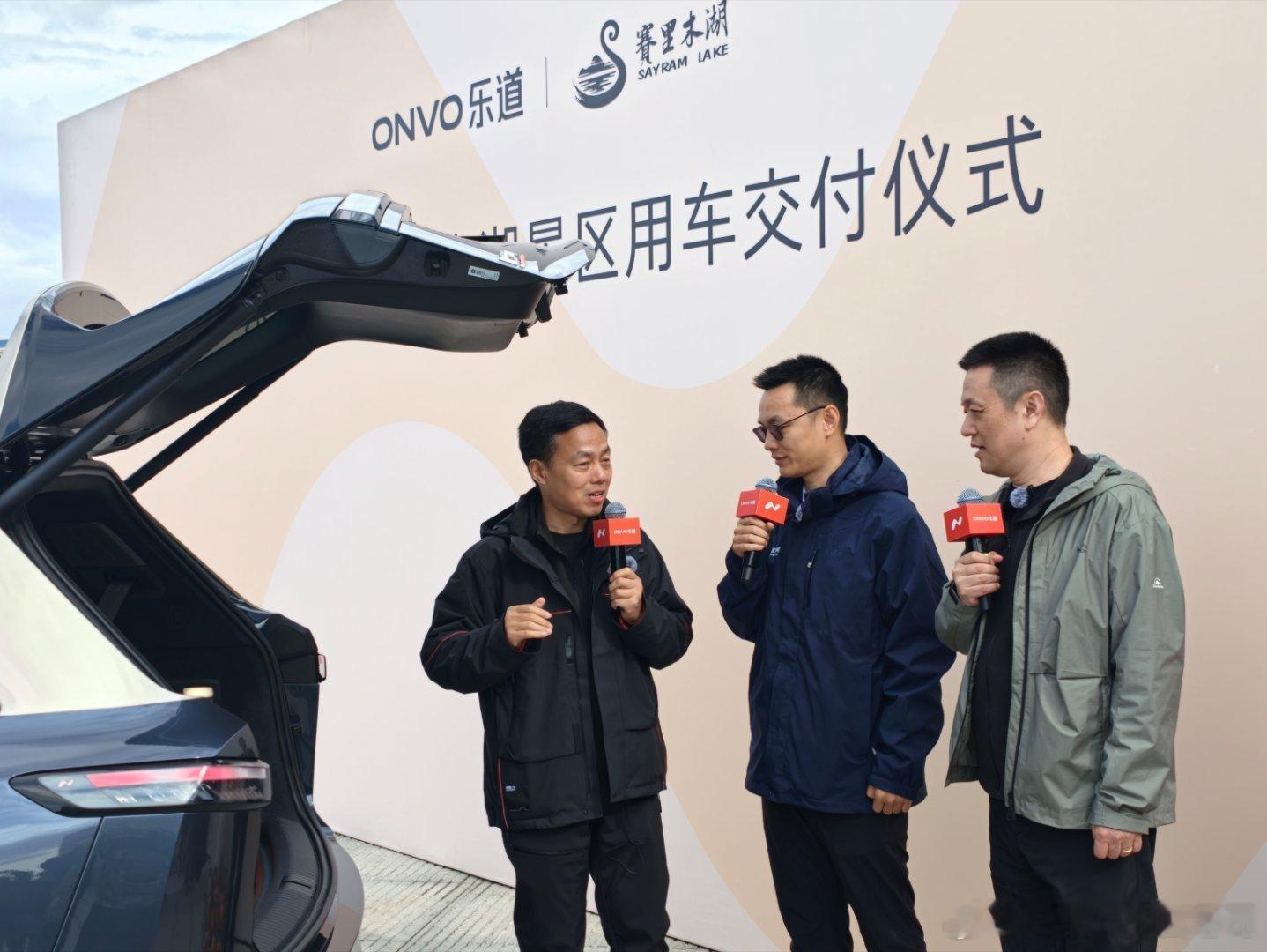 乐道L90交付给赛里木湖作为景区用车了，景区门口还有换电站，乐道在赛里木湖还做了