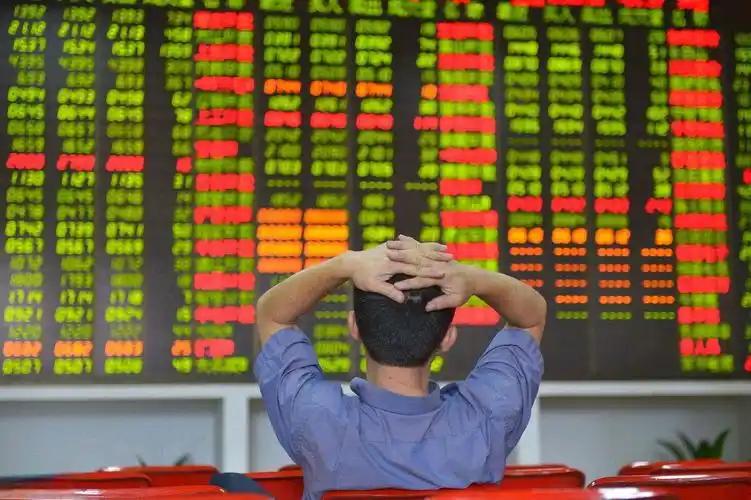 一股民在8月18日卖出金健米业4000股，卖出的价格是7.11元。他为什么要卖出