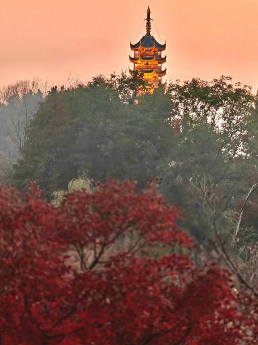 人最难悟透和看破的是什么?
 
说真的，活了这么多年，越琢磨越发现，人这一辈子最