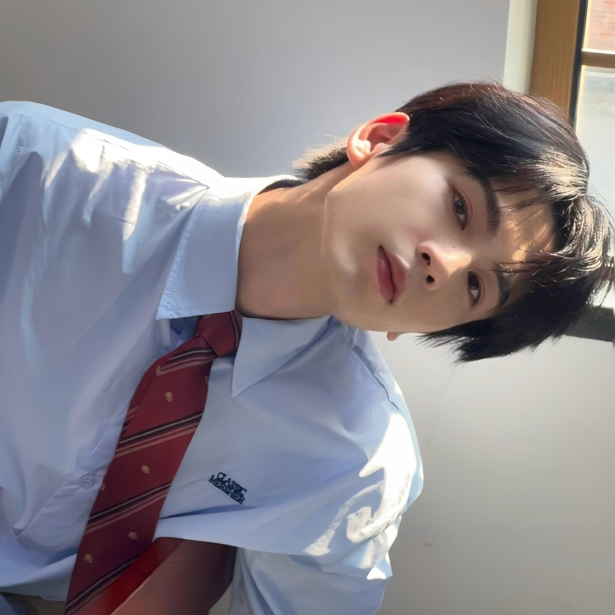 张凌赫 ｜张凌赫头像｜破碎感帅哥｜头像分享｜权威男头｜网感男头｜氛围感头像 