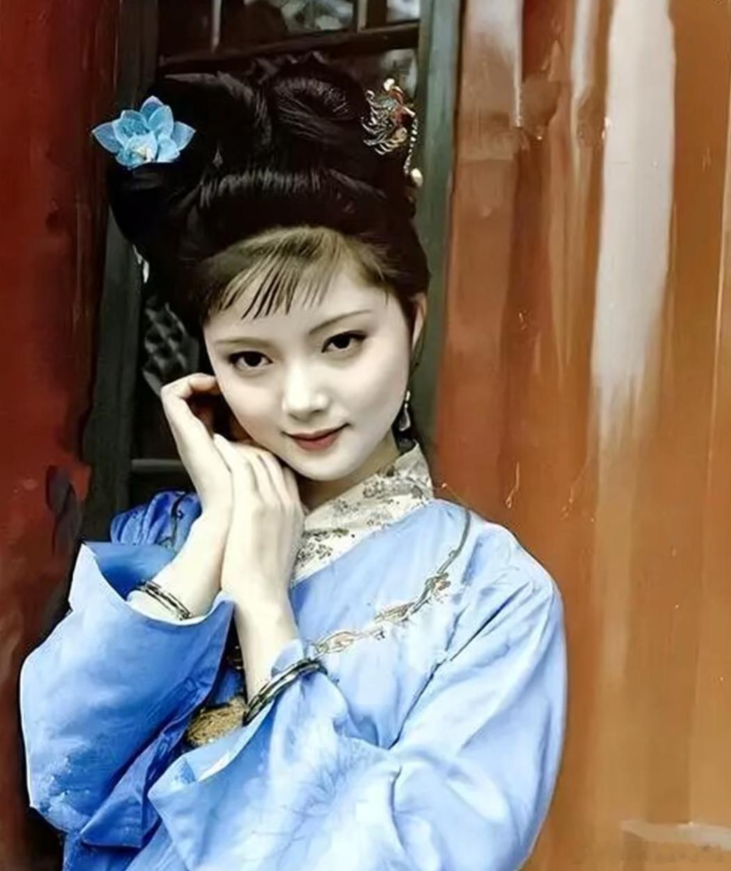 洋洋高锐“红楼之爰”◎呆在世界久了也就……乏了◎什么红花绿叶什么莺歌燕舞都是……