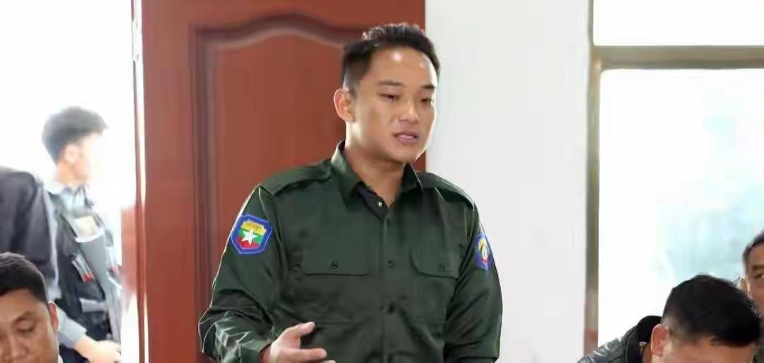 缅北四大家族掌控的武装力量及人数：
1.白所成家族主要掌控果敢民兵大队。人数差不