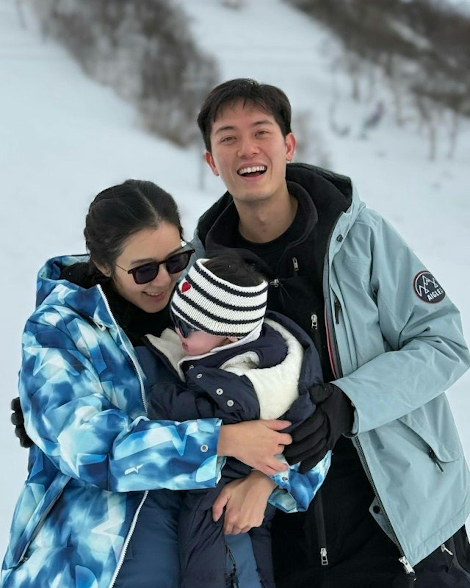 香港01：麦明诗回应网民提问BB坐长途机的准备　超详细认真解答赢得赞赏现年34岁