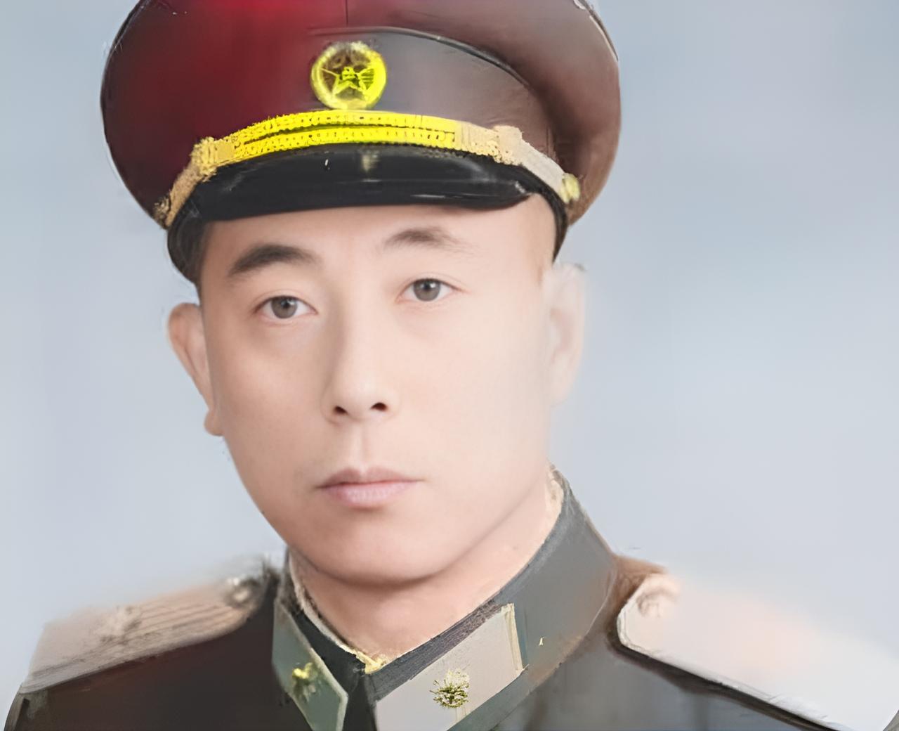 金日成访华时，我国用隆重的仪仗队欢迎仪式在机场迎接，可仪式刚一结束，一个人突然冲