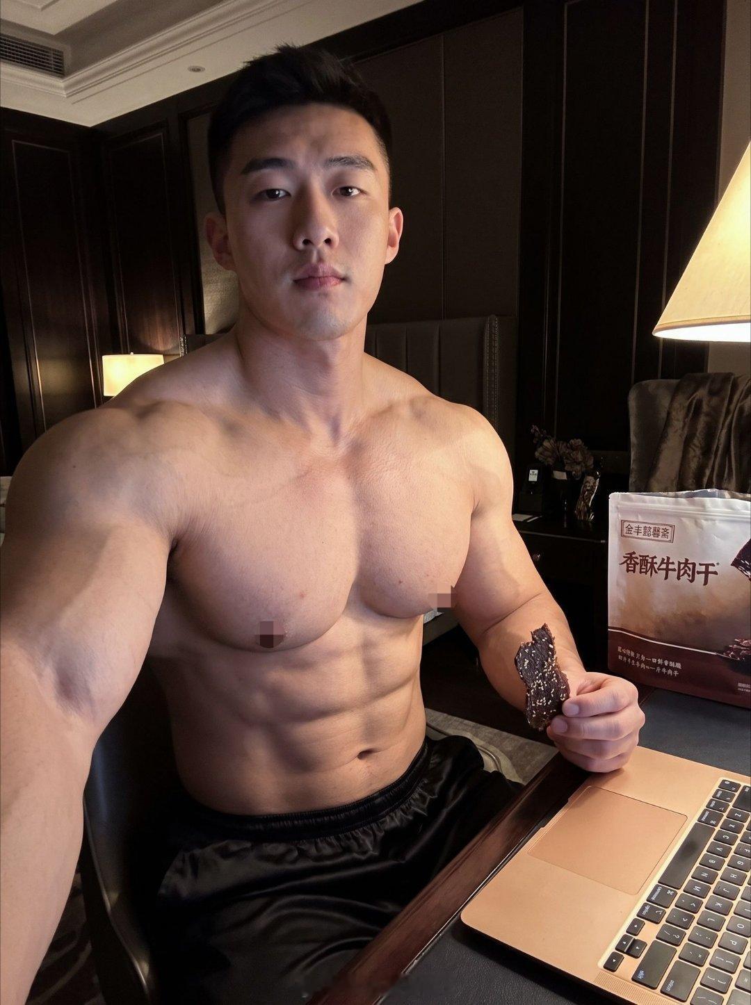 怎么有点像佟大为 