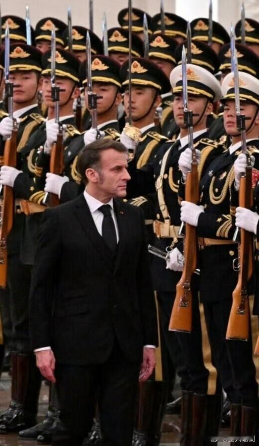 中国人对法国好感源于三重叠加：文化上，浪漫时尚、艺术氛围的标签自带精致滤镜；历史