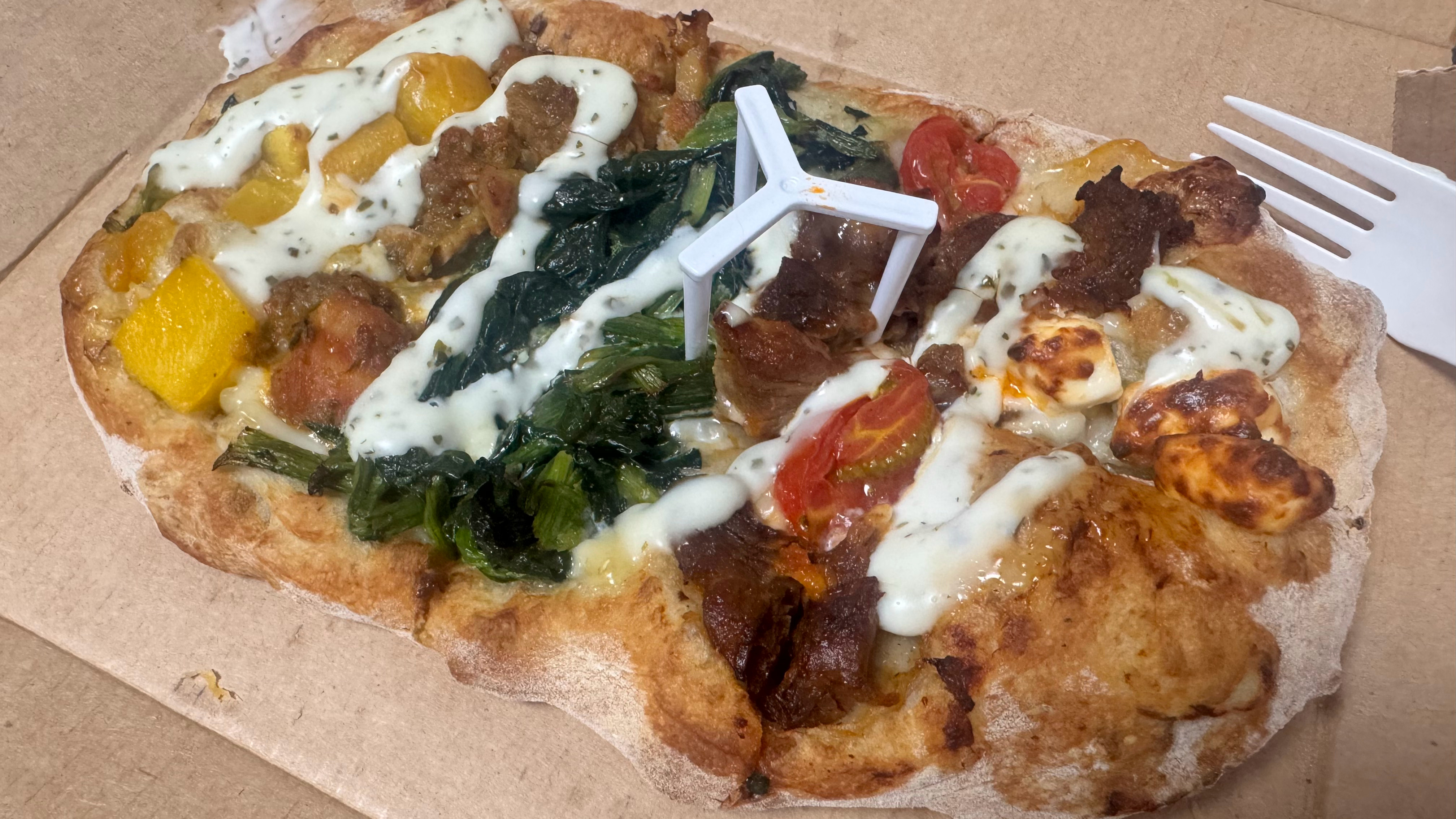 椭圆形pizza🍕味道还不错👍 