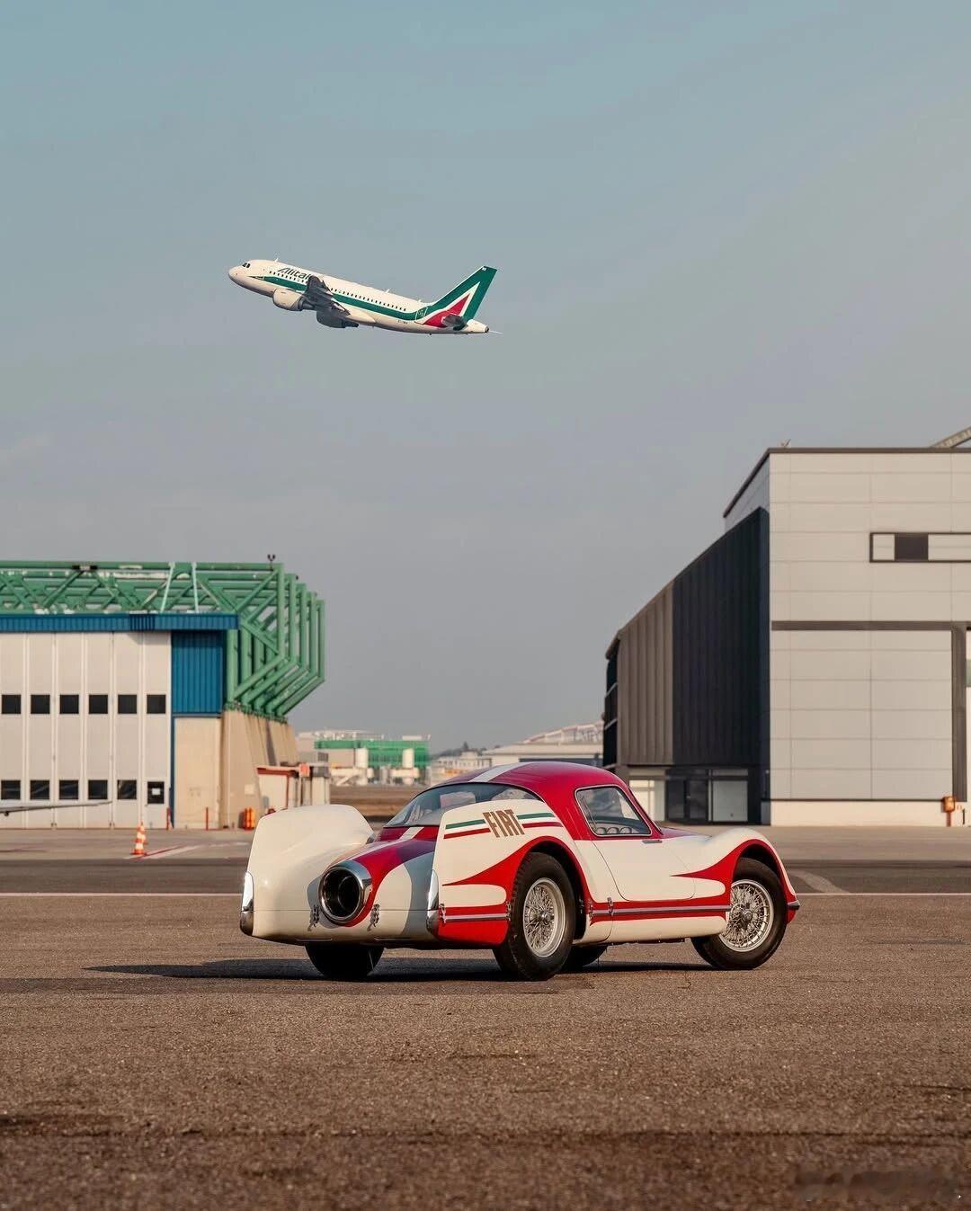 这不是汽车，这是贴地飞行的喷气机！1954年菲亚特Turbina，欧洲首款燃气涡