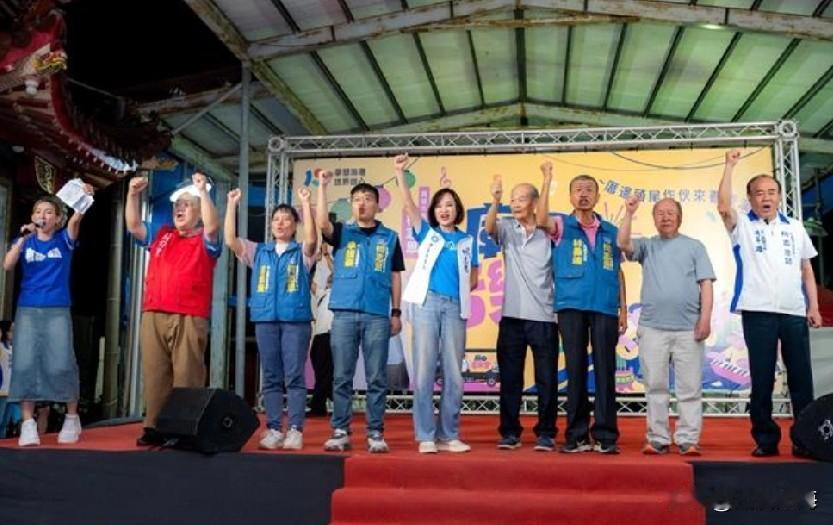 两名绿营要员转向力挺，柯志恩这回或大势已成了。就在10月4日，柯志恩在高雄旗山发