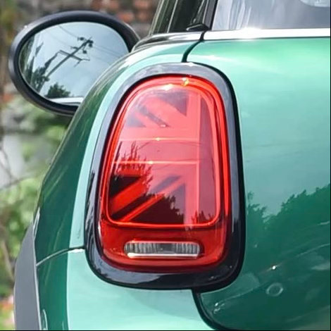 冷知识，上一代MINI One的英国国旗尾灯和真正的米字旗🇬🇧一样是左右不对