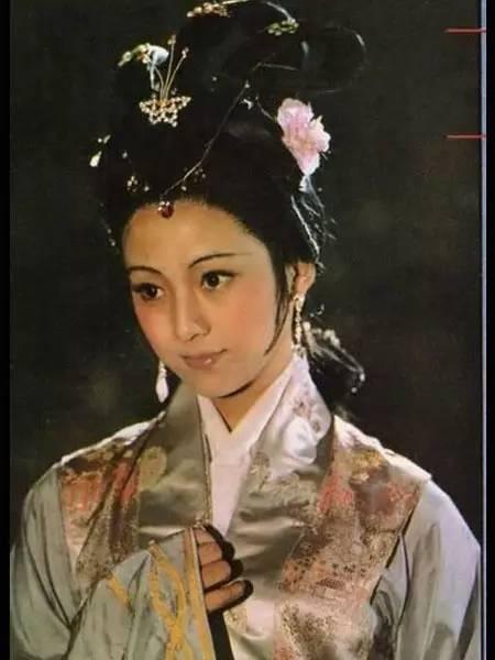 西施：被《史记》删掉名字、被后世污名化两千年的“越国首席战略传播官”，她的履历，