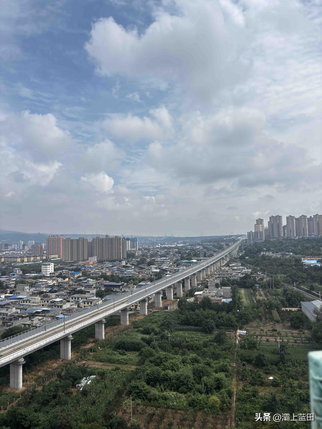 铜川随拍，这是耀州区吧，老城区王益、印台离这里有多远，铜川市这几个区，哪个区发展