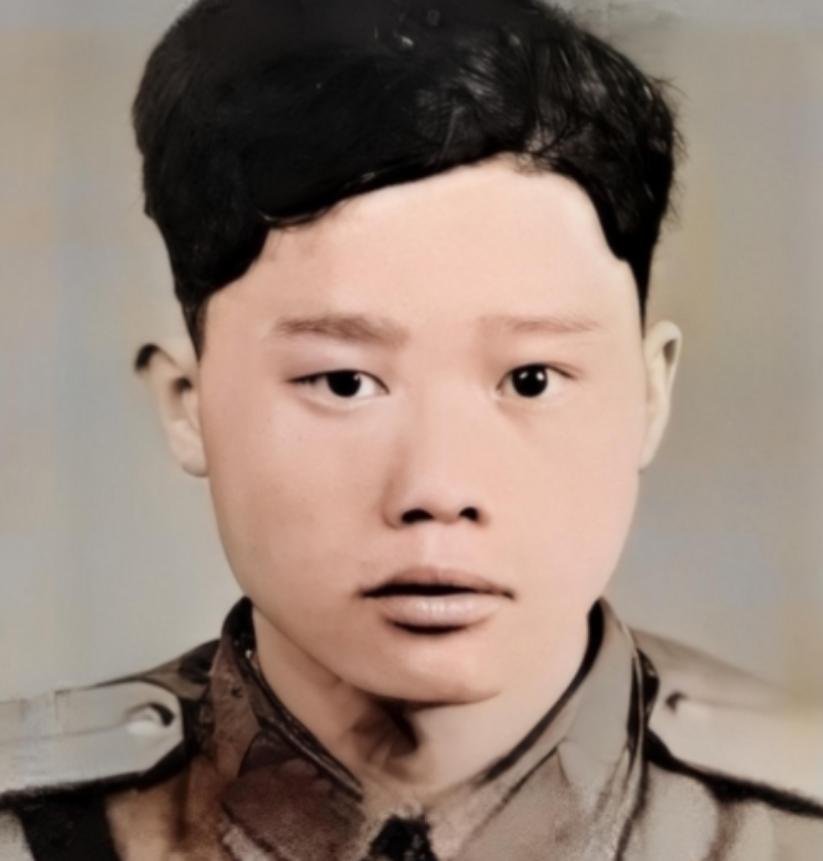 1951年1月28日，志愿军战士潘天炎因为生理需要去附近的草丛解决，却意外发现阵