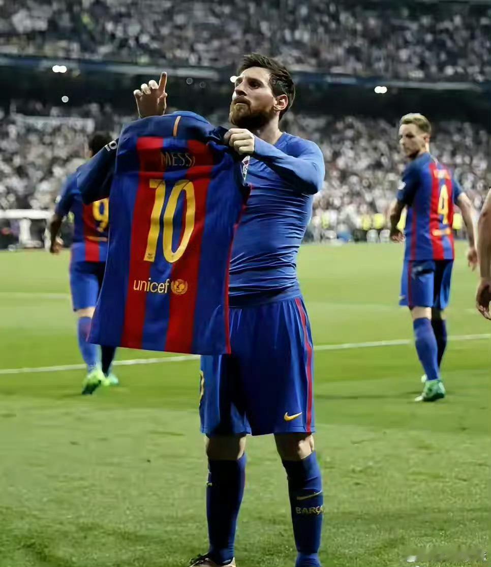 冷知识：梅西自9年前在欧冠之王皇马主场伯纳乌晒汗臭球衣之后，梅西再也没拿过欧冠！