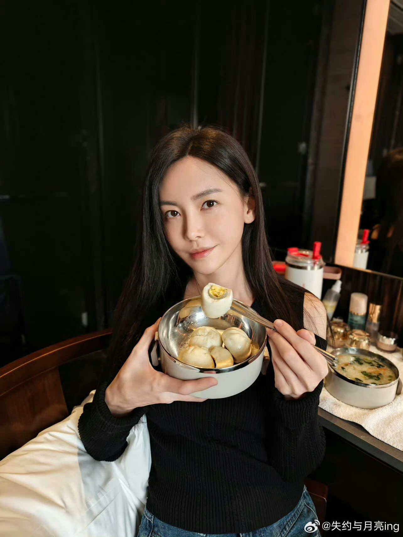 于文文说得好好吃饭再去上班于文文今天卷不动了无需硬撑的“卷”，不必完美的“到”。