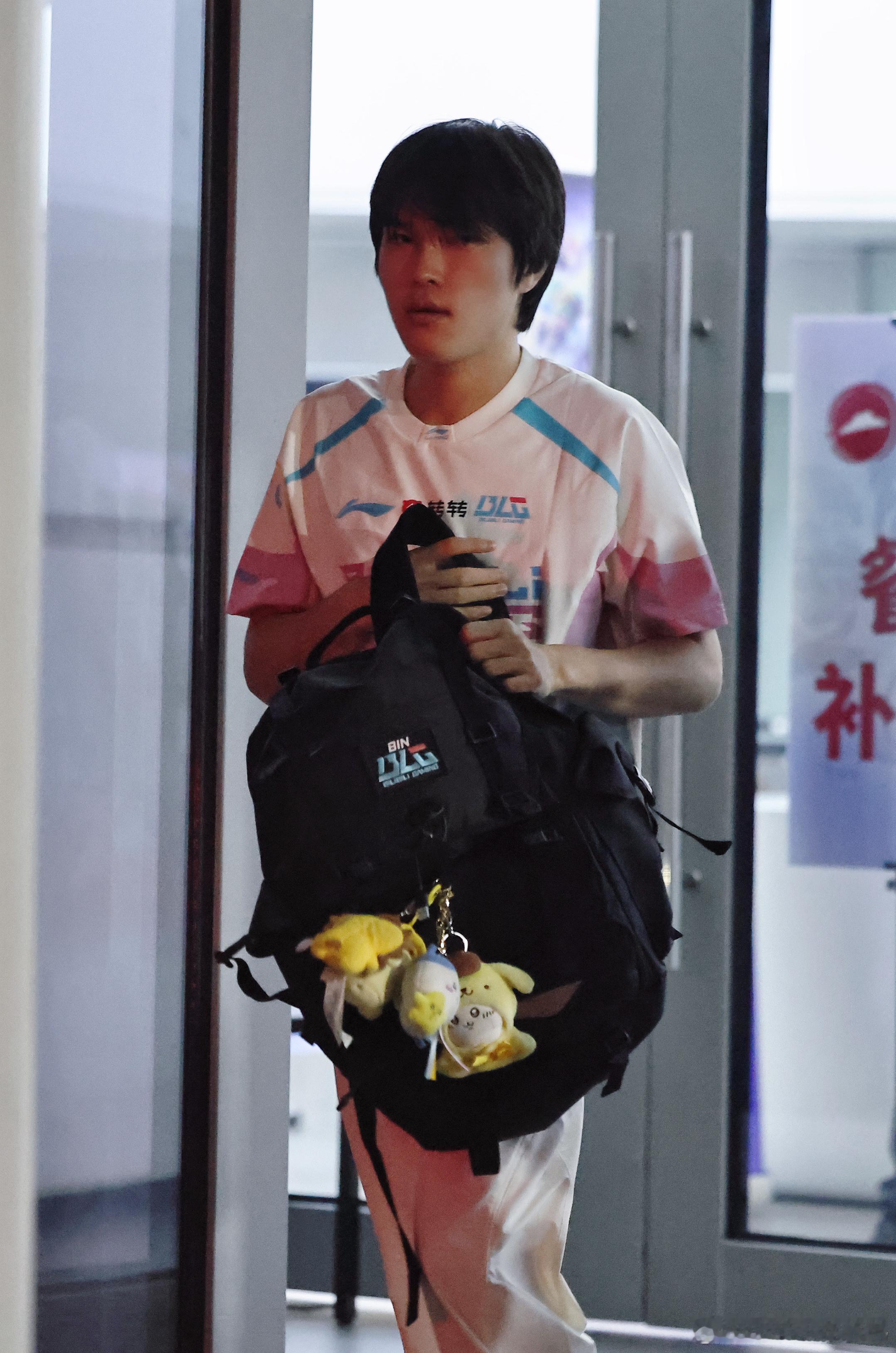 blg2026lpl第三赛段超话观赛加油站 许久不见，bin哥真的瘦的有点夸张 