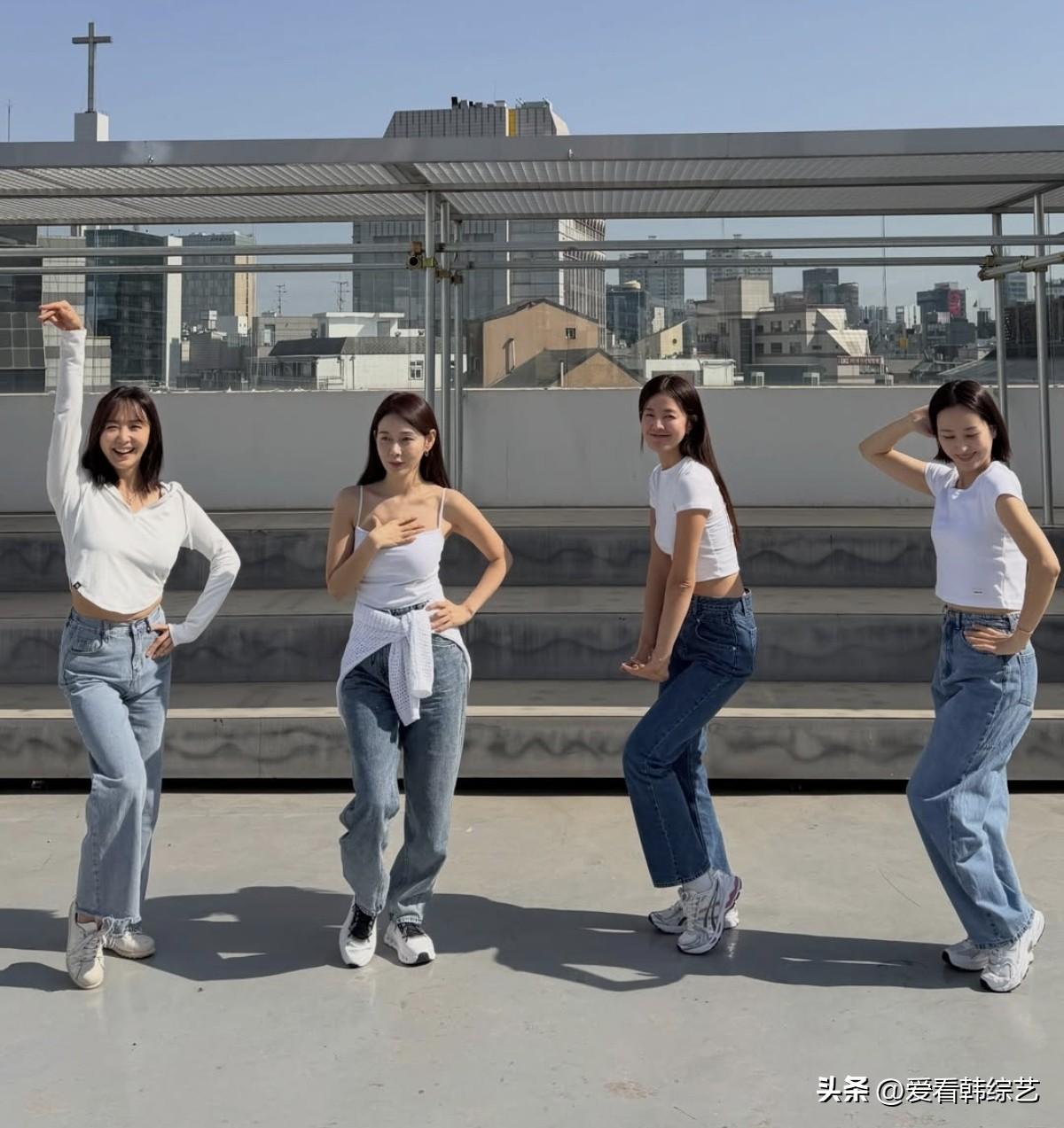 28日，演员韩惠珍在自己的Instagram上传了多张照片。照片中，韩惠珍、Ka