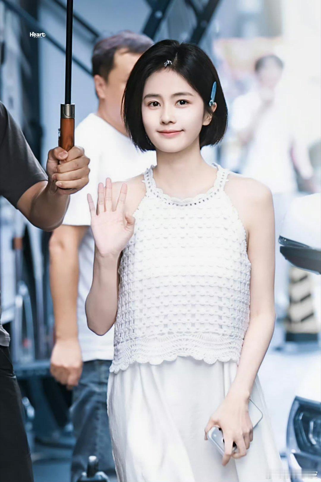 白鹿早上6点下班的状态好萌好美丽啊！！！ ​​​