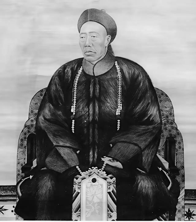 1908年，慈禧太后死后，她的宠奴李莲英，便失去了靠山，狼狈不堪，李莲英为慈禧守