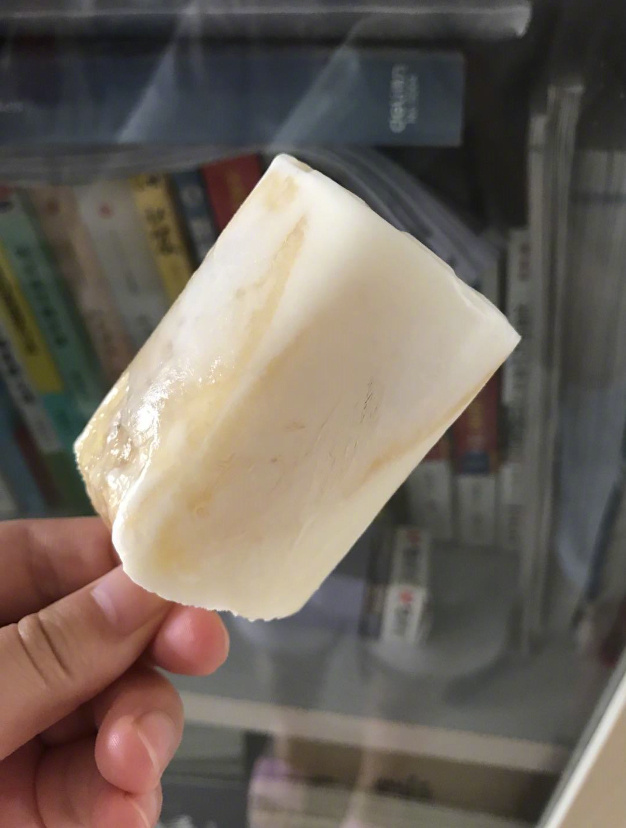 硬核研究所【为什么嗓子疼吃雪糕也能缓解 】 据，用冰敷或者是吃冰棒的方式，来缓解