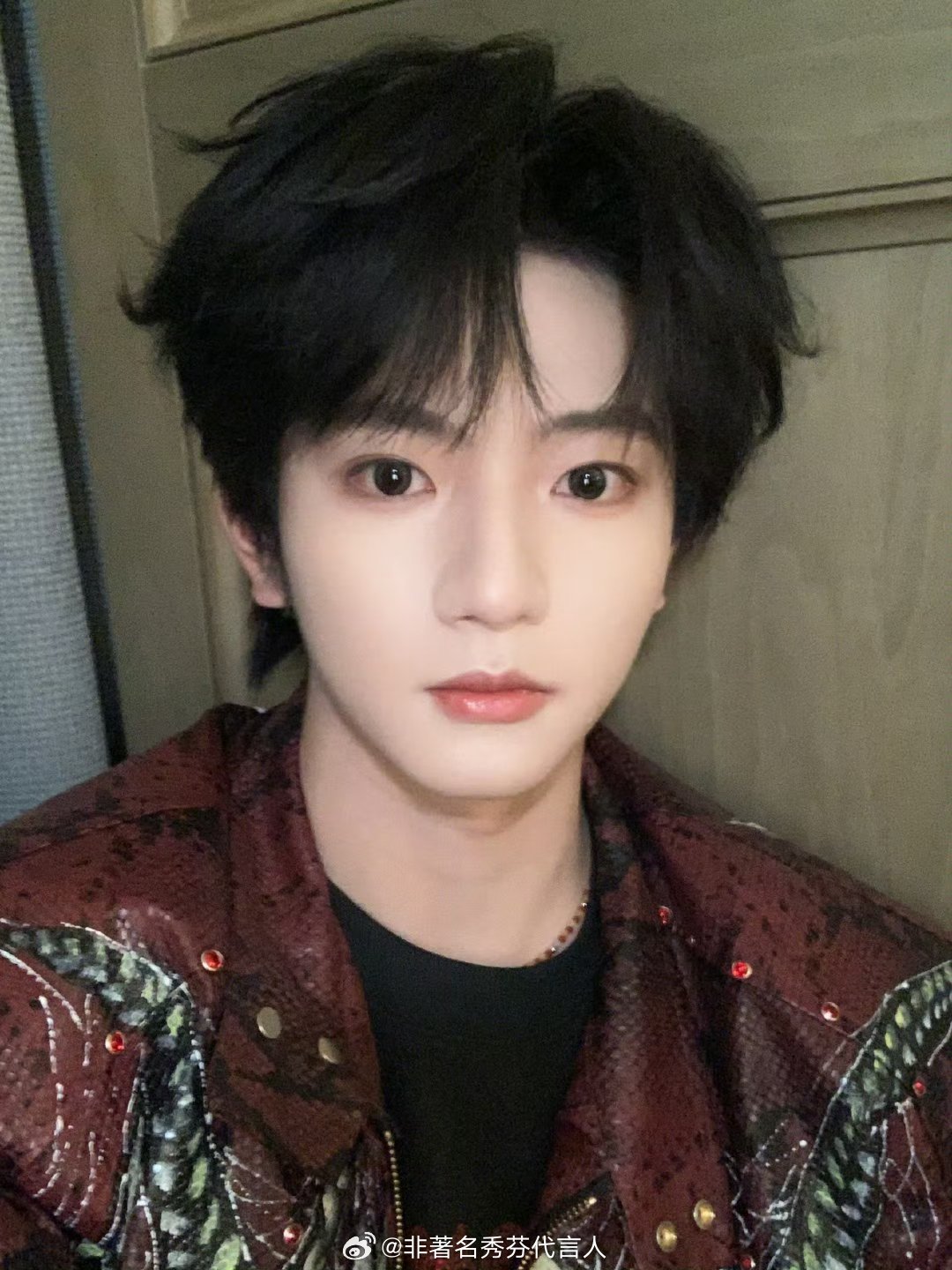 穆祉丞怼脸自拍怼脸自拍，跟个小萌物一样 