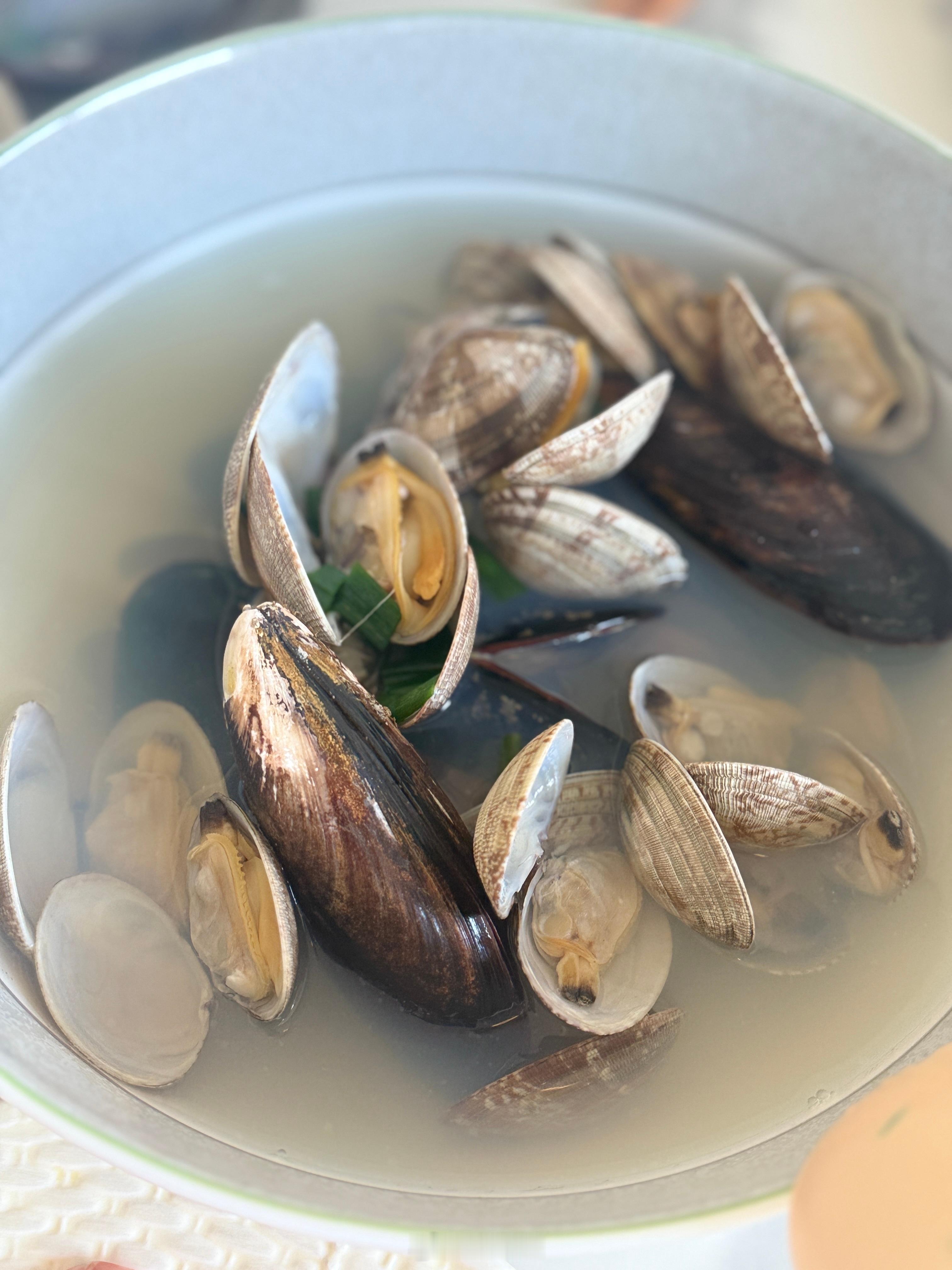 刚到家，吃饭了办业务耽误了好久，孩子又饿又困，一路嗷嗷哭说说妈妈我饿，肚子饿